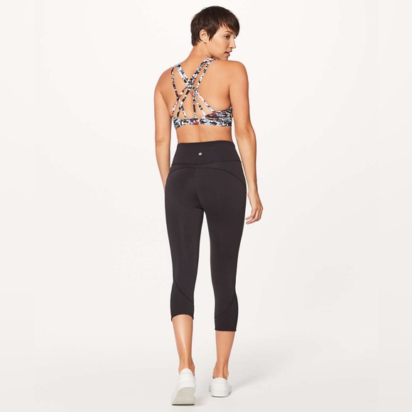 lululemon athletica Pants - Lululemon💎EUC💎In Movement Crop *Everlux 19"💎black💎size 4